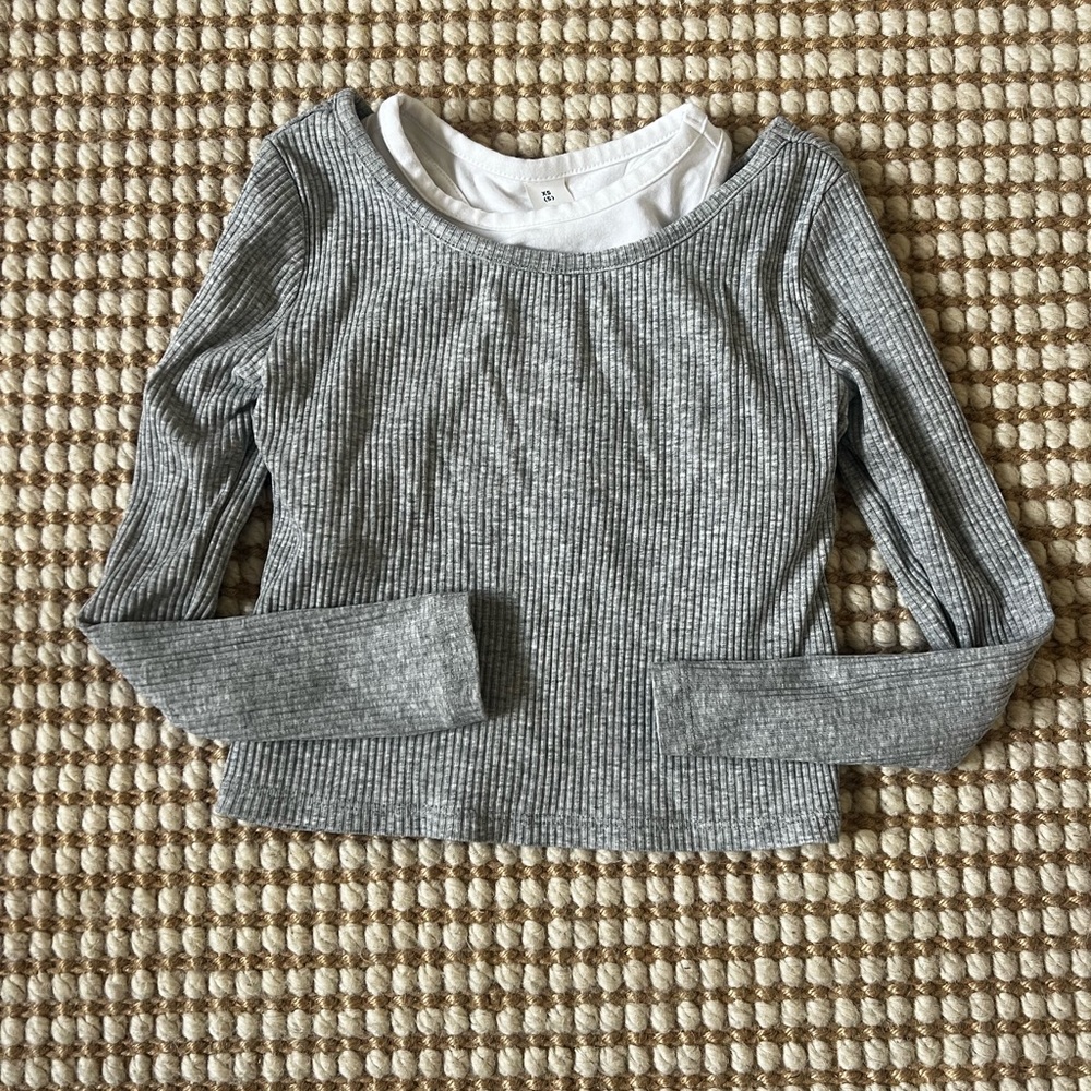 Old Navy Girls XS Long Sleeve Athletic Top w/ Built-In Bra – Size 5